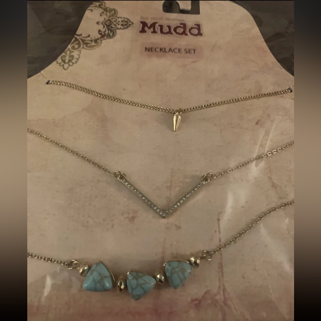 New Mudd Necklace Set Of 3 12$